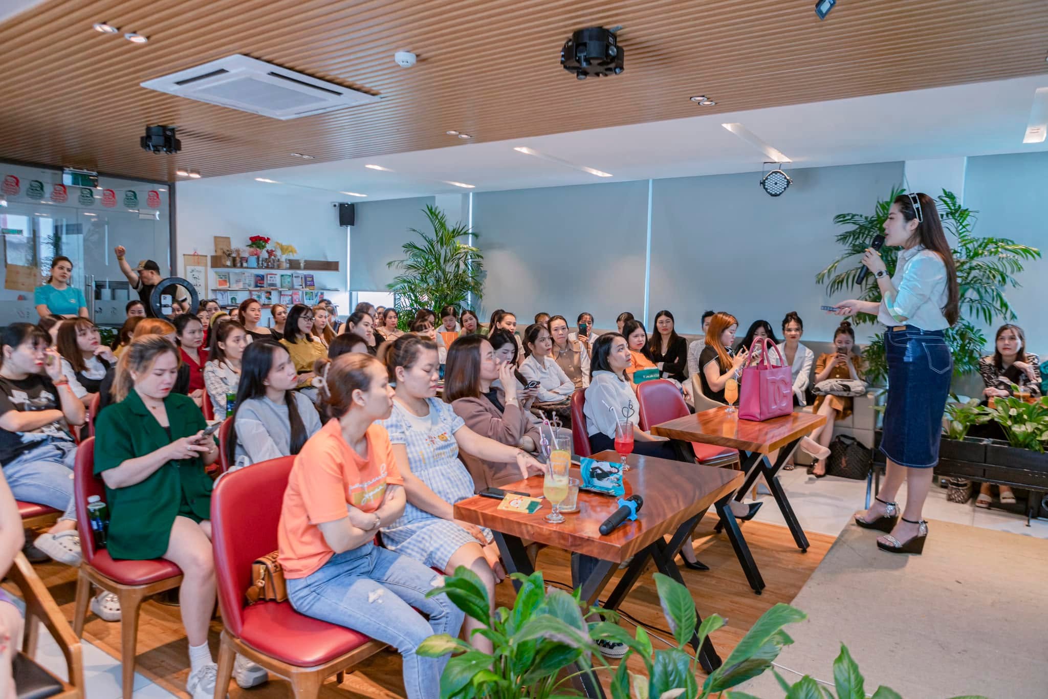 thuê phòng tổ chức hội nghị Bình Dương